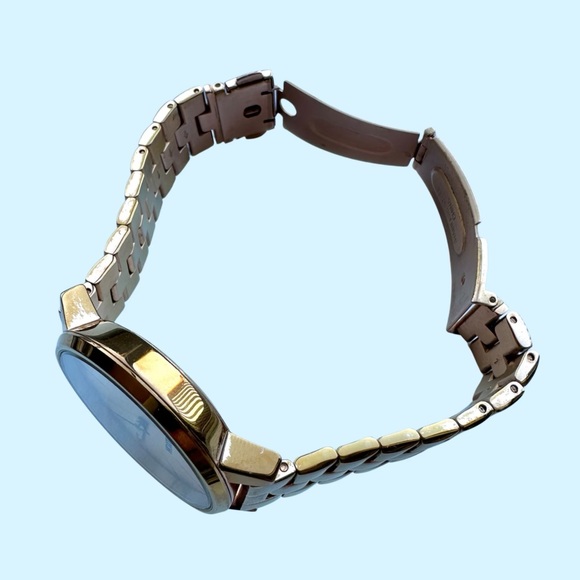 Nixon Womens Rose Gold The Kensington Round Bracelet Watch 2324 - Picture 3 of 5